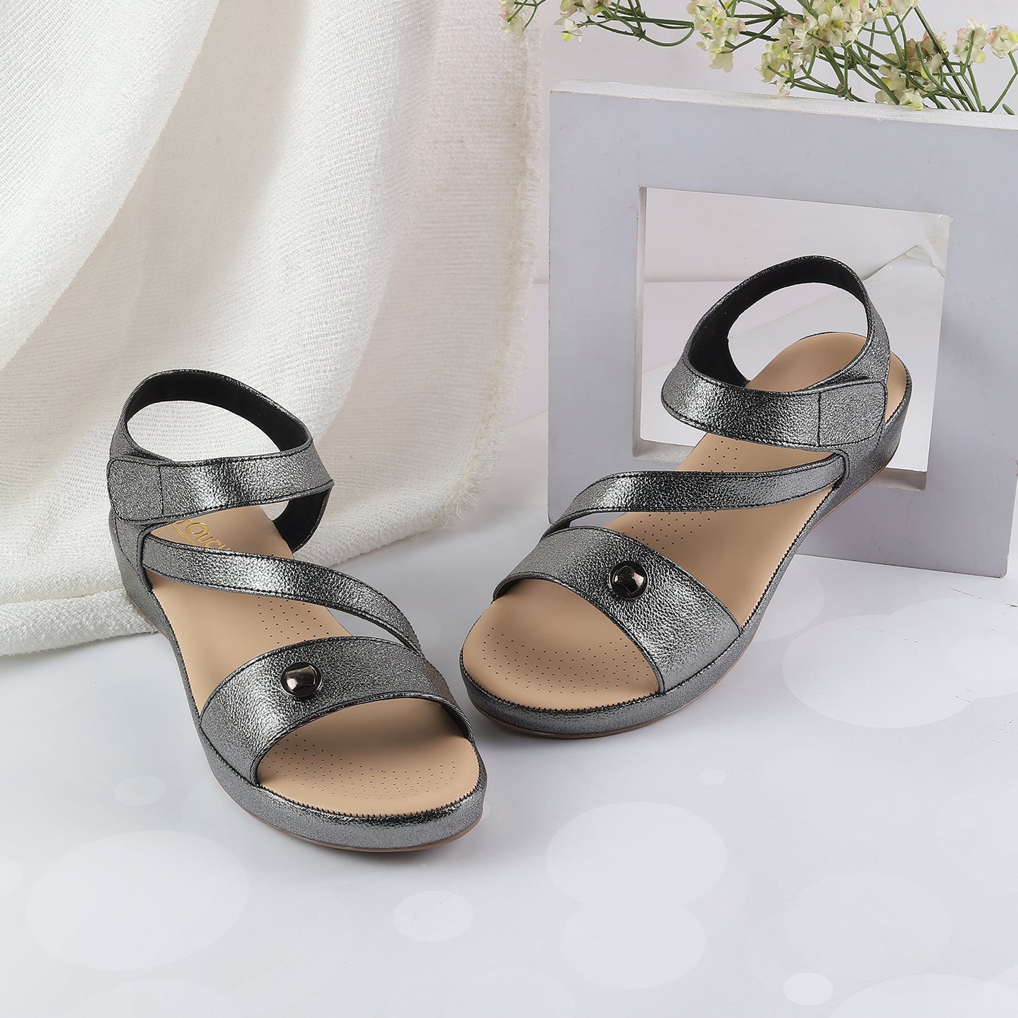 Glamorous Gold Sandals for Everyday Wear